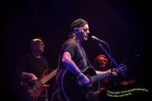 8 oktober 2014, Jimmy Lafave en band op het podium van De Boerderij in Zoetermeer (foto: Ron van Varik)